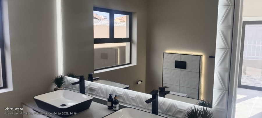 4 Bedroom Property for Sale in Seemeeu Park Western Cape